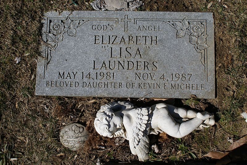 [800px-Lisa_Launders_Grave_300.jpg]