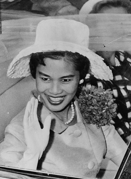 [441px-Queen_Sirikit_NYWTS.jpg]