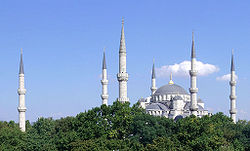 [250px-Blaue_moschee_6minarette.jpg]