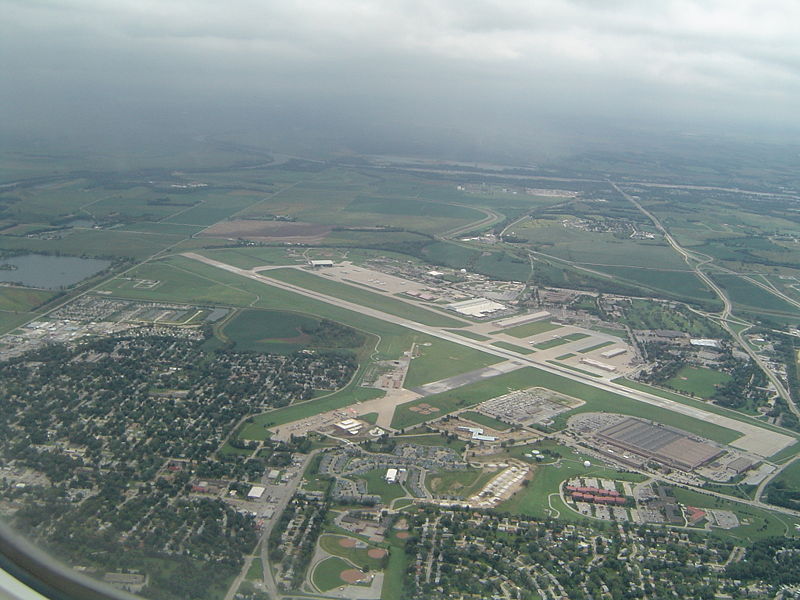 [800px-Offutt_AFB_at_1000_ft.jpg]