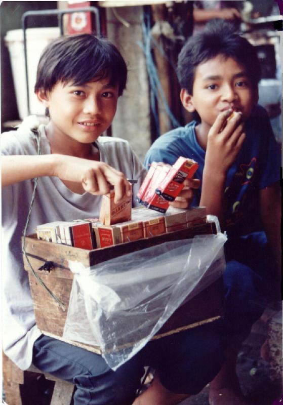 [boys+selling+cigarettes.jpg]