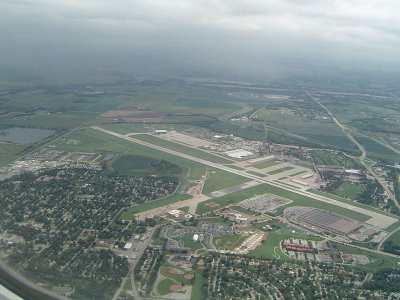 [800px-Offutt_AFB_at_1000_ft.jpg]