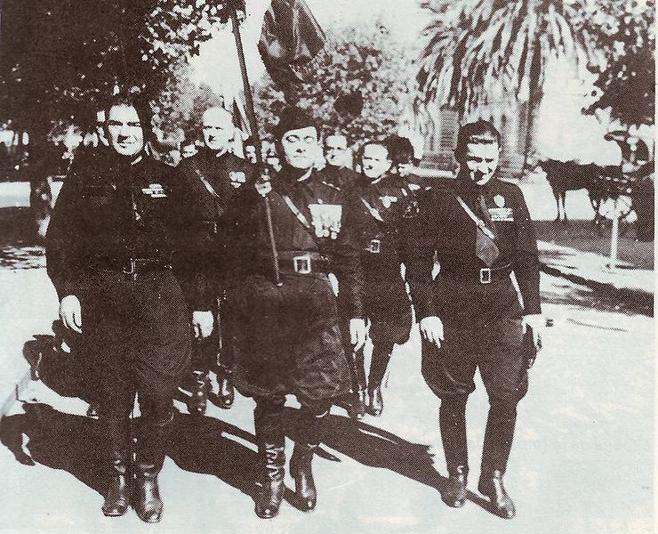 [740px-Marcha_Fascista_La_Plata_Argentina.jpg]