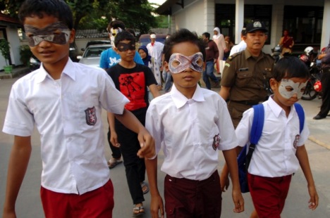 [Three+of+the+boys+arrested+for+gambling+-+Photo+from+Antara.jpg]