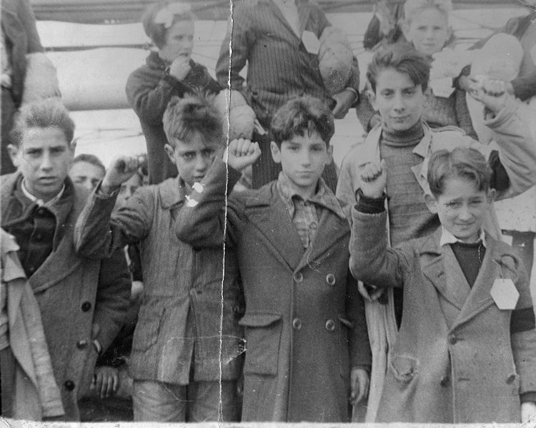 [750px-Spanish_War_Children001.jpg]