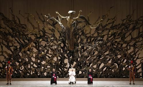 pope-in-hall