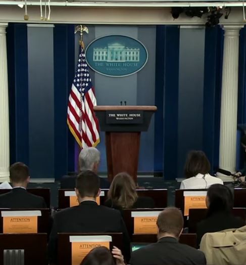 flag white house podium
