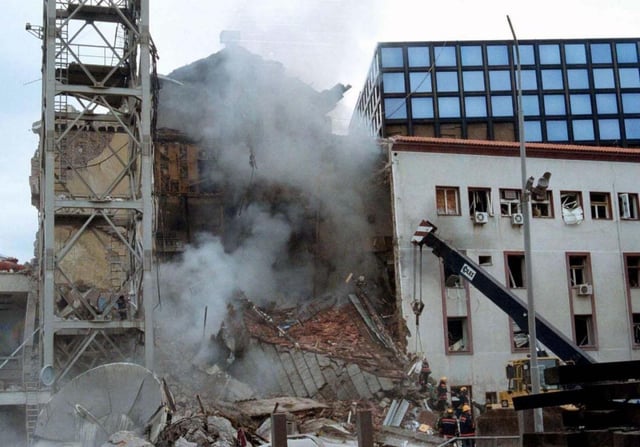 r/HistoryPorn - Radio Television of Serbia headquarters in Belgrade bombed by NATO exactly 20 years ago - 23 April 1999 [1280x894]