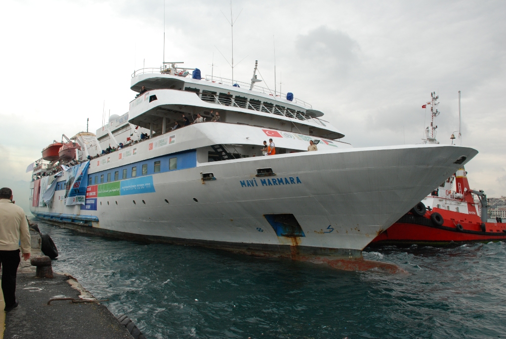 Mavi Marmara leaving port.jpg