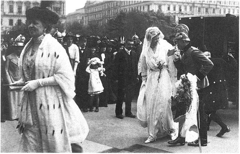 File:Clam-Gallas wedding 1914.JPG