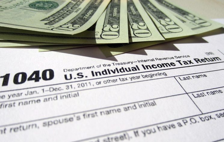 Big Corporations Pay No Income Tax, Unlike You