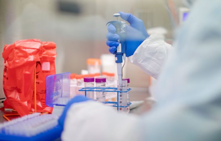The Rise of Optical Biophysics and the Clash Between ‘Two Sciences’