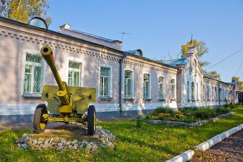 File:!fotokolbin 1 Казармы 1-й Уссурийской казачьей сотни 1896.jpg