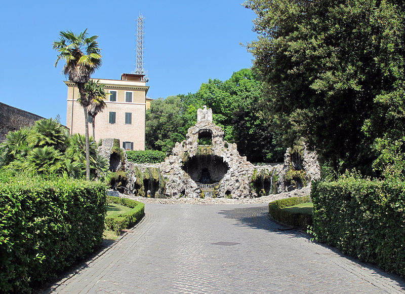 File:Giardini vaticani, Fontana dell'Aquilone 01.JPG