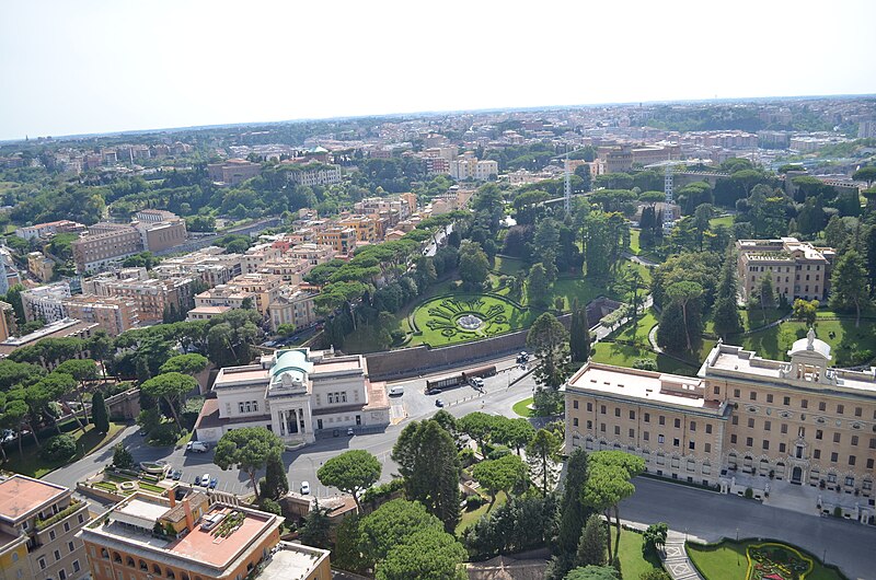 File:Saint Peter's Square (198).jpg