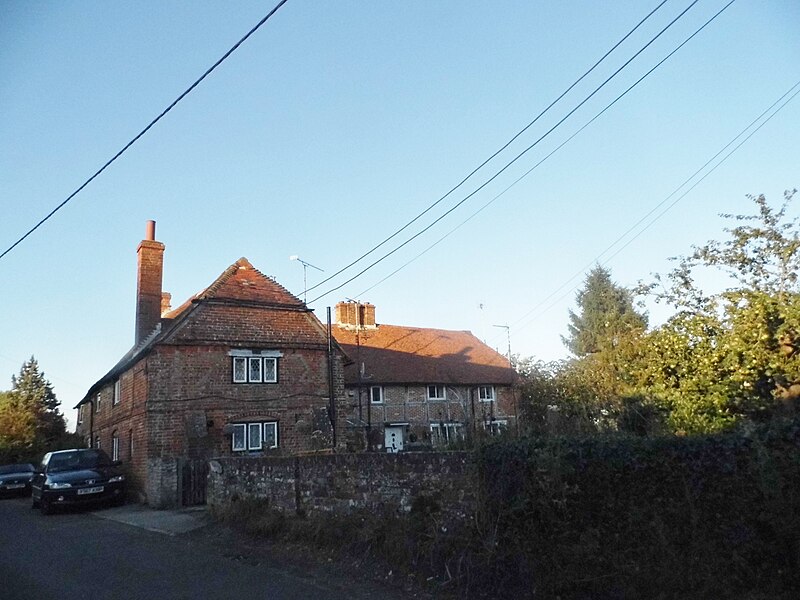 File:House in Greywell - geograph.org.uk - 4630695.jpg
