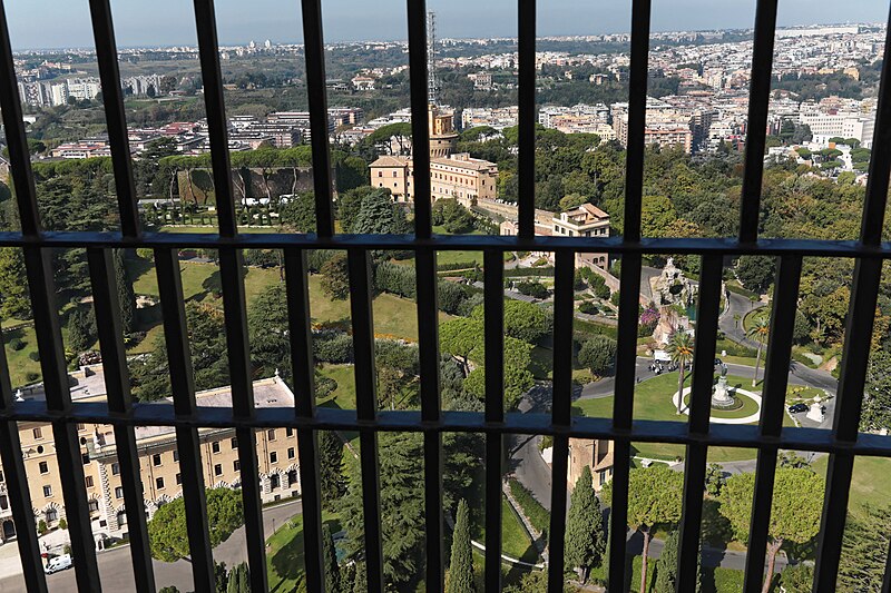 File:Vatikan Petersdom 12.jpg