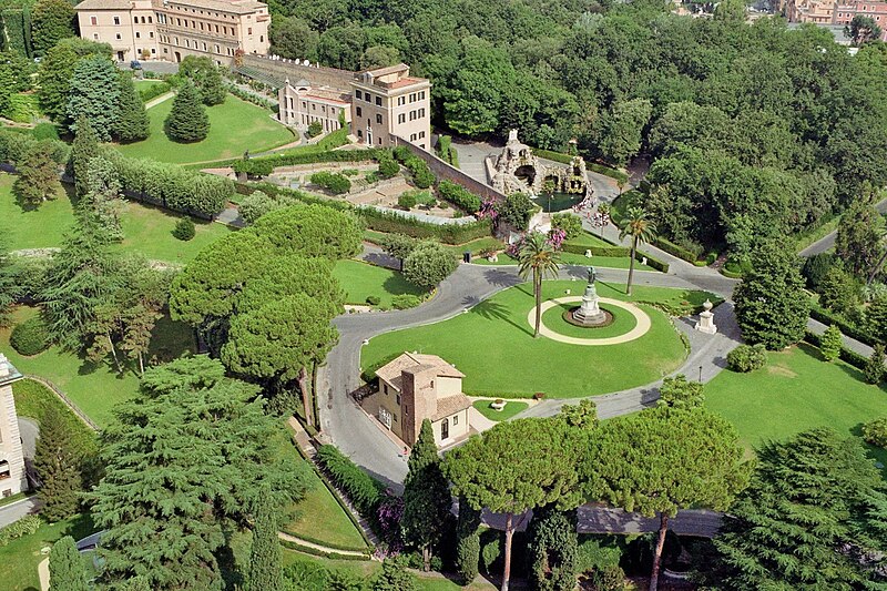 File:Vatikanstadt 2014-08-05f.jpg